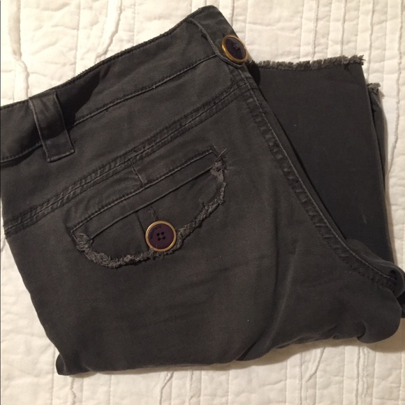 Billabong Shorts - Picture 2 of 4